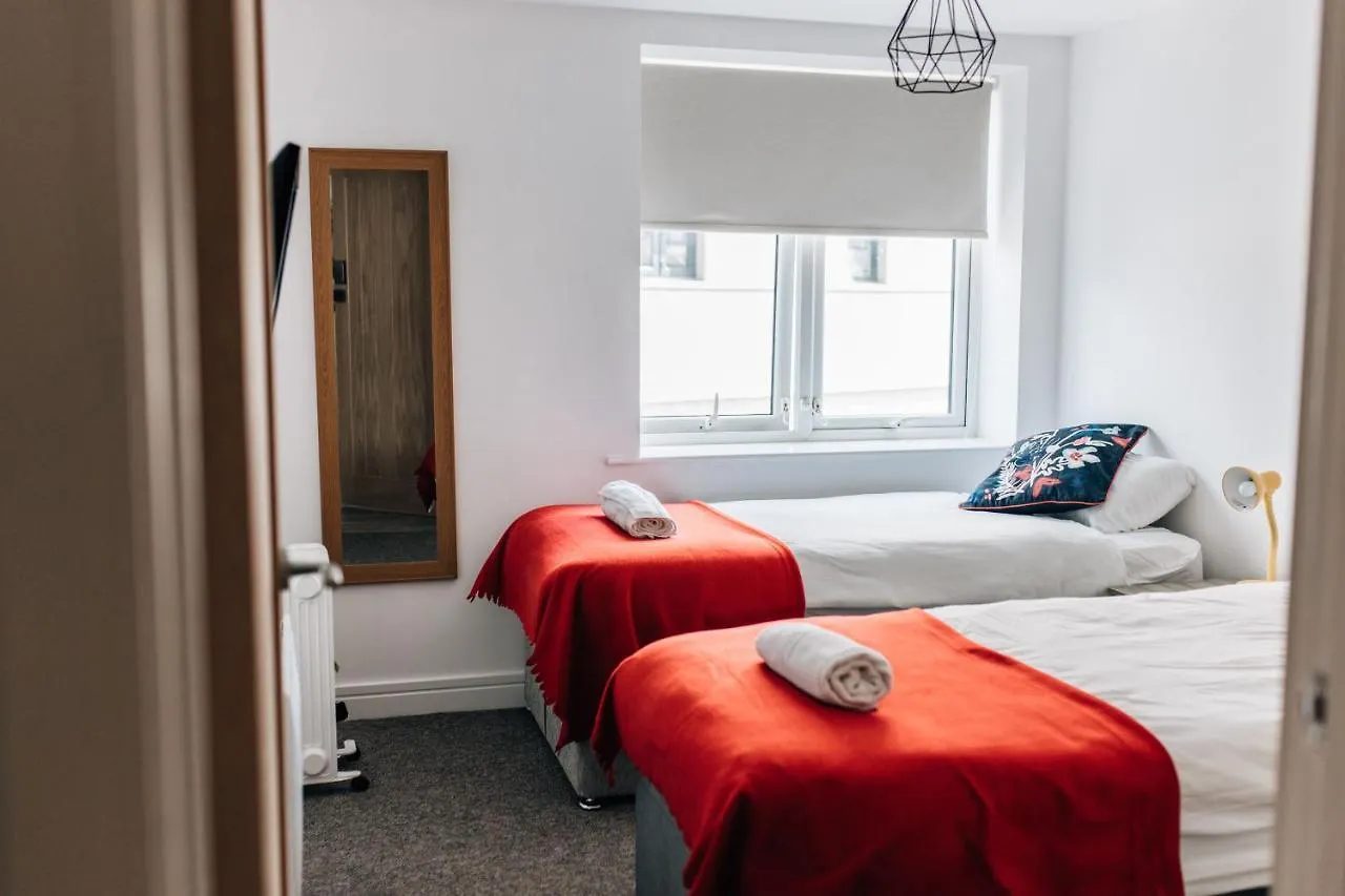Short Stays Away 200 Velká Británie